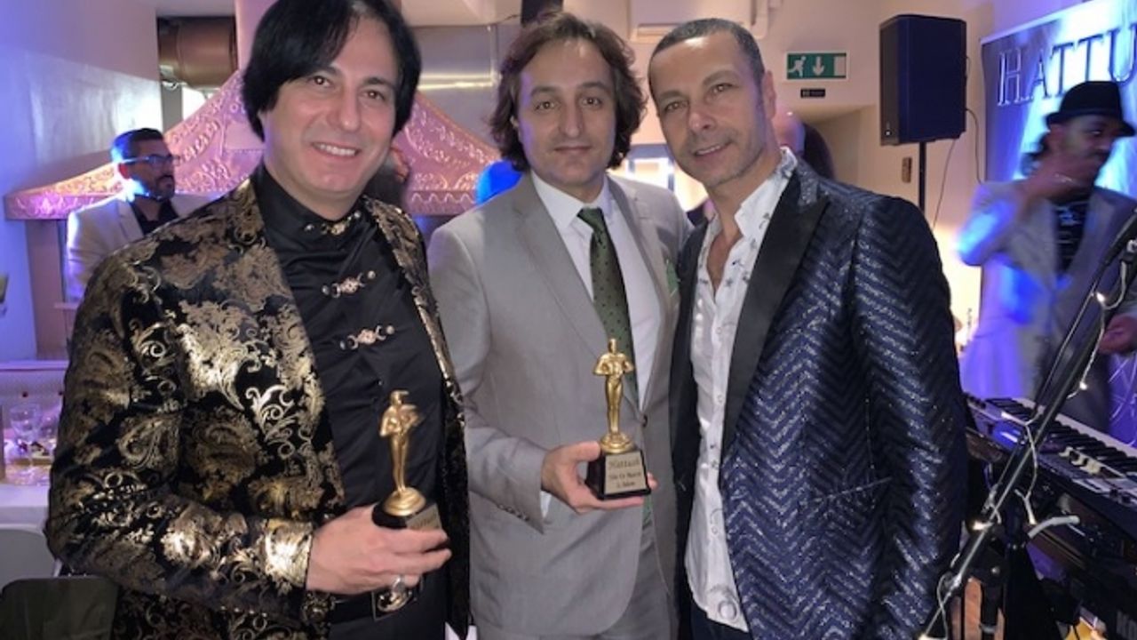 Londra’da Yılın En İyileri seçildi, Vatan Öz ödülünü aldı