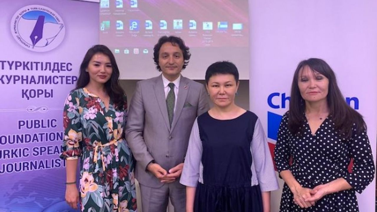 Vatan Öz, Kazakistan Almati’de genç gazetecilere seminer verdi