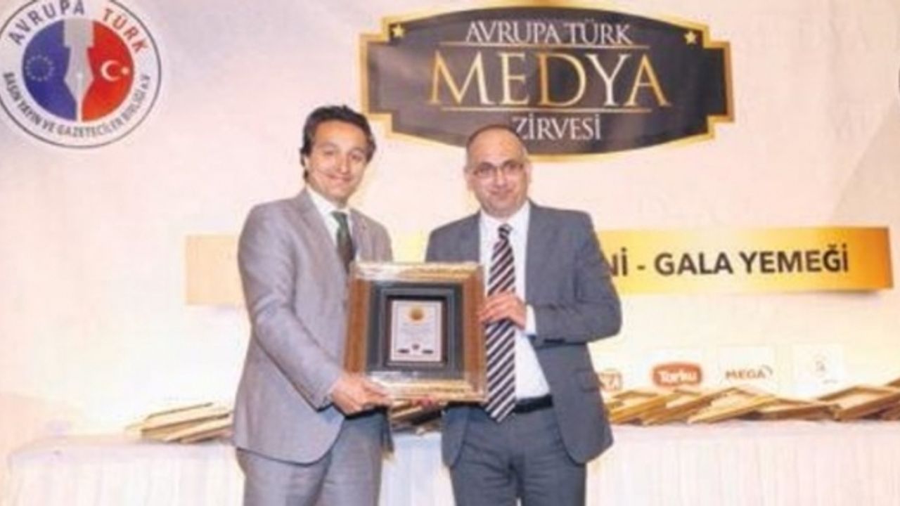 İsmail Erel Yılın En İyi Gazetecisi ödülünü Vatan ÖZ takdim etti