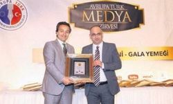 İsmail Erel Yılın En İyi Gazetecisi ödülünü Vatan ÖZ takdim etti