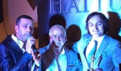 Londra’da Yılın En İyileri seçildi, Vatan Öz ödülünü aldı