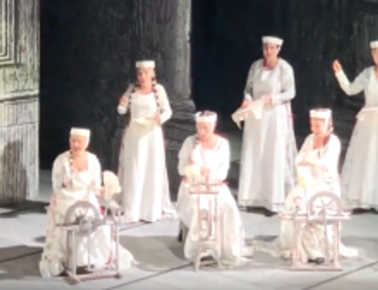 Dünyaca ünlü Türk sanatçı Leyla Gencer'in müdürlüğünü yaptığı La Scala Tiyatrosu