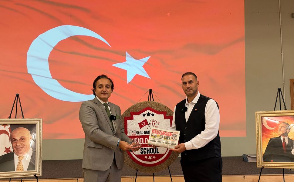 VATAN ÖZ'E İNGİLTERE'DE TÜRKÇE EĞİTİMİNE DESTEK ÖDÜLÜ