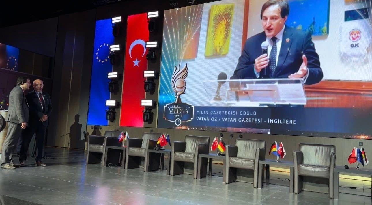 Avrupa’da Yılın Gazetecisi Ödülü, İngiltere'den Gazeteci Vatan Öz’e Verildi20