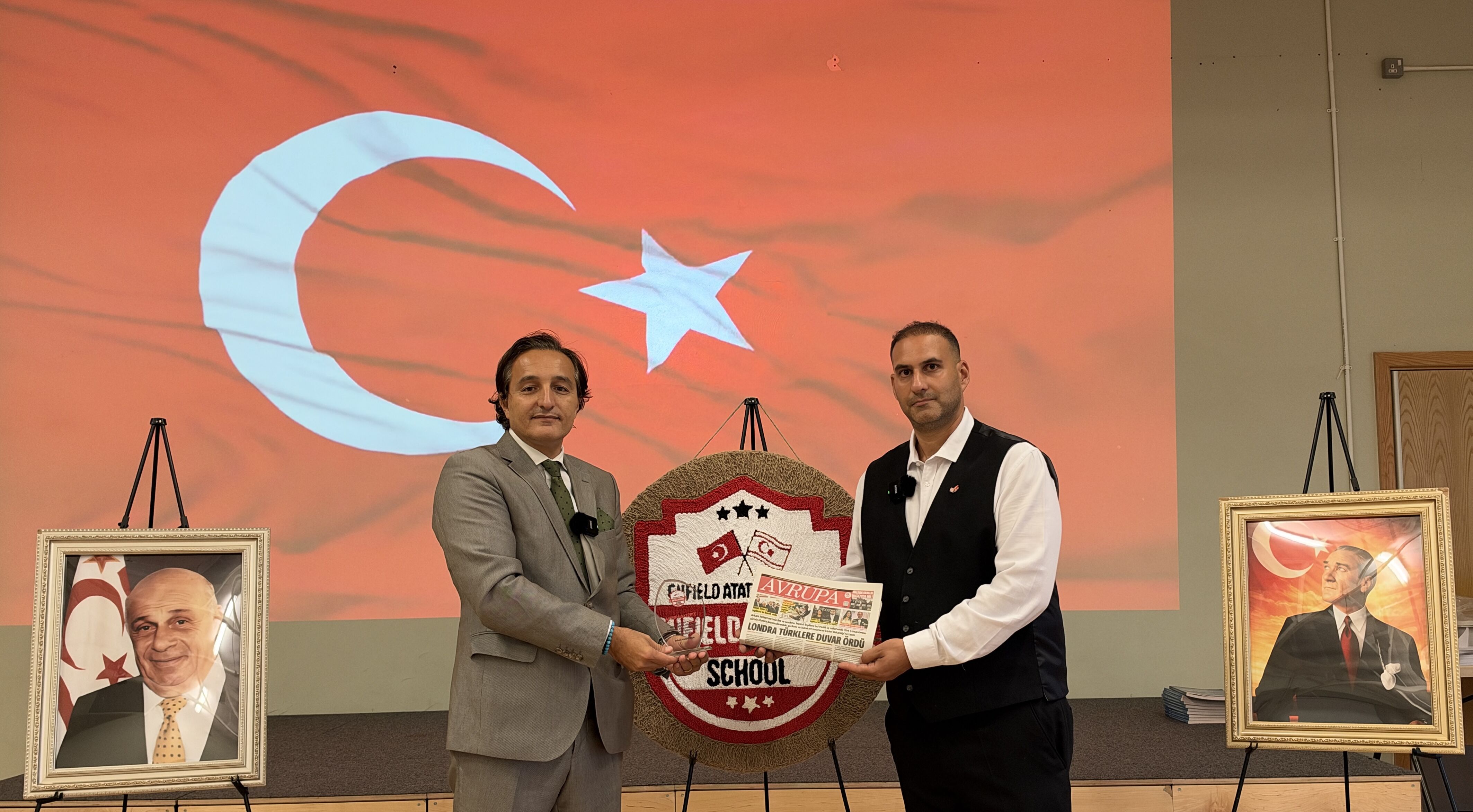 VATAN ÖZ'E İNGİLTERE'DE TÜRKÇE EĞİTİMİNE DESTEK ÖDÜLÜ